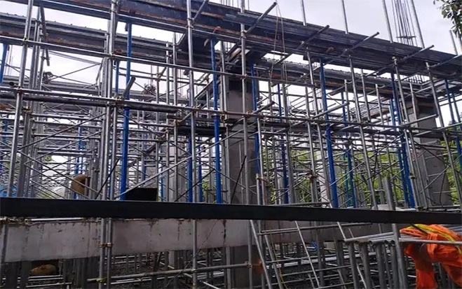 Ensuring Pedestrian Safety Under Ringlock Scaffolding in Urban Construction