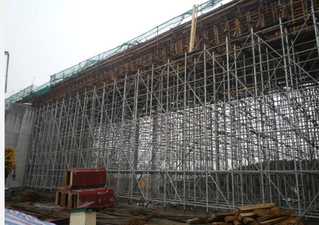 Ringlock scaffolding system supporting bridge and infrastructure concrete formwork Ringlock scaffolding system supporting bridge and infrastructure concrete formwork